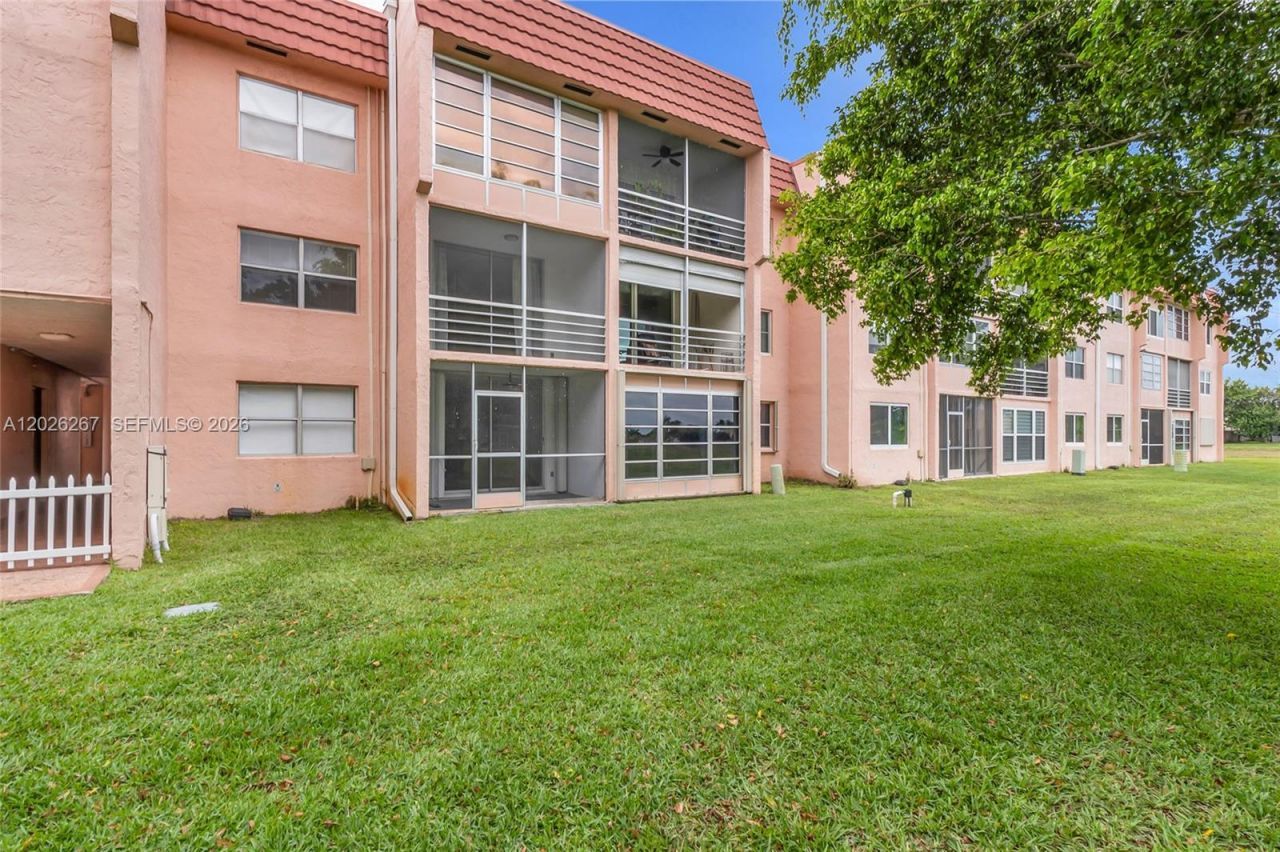 9601 Sunrise Lakes Blvd, Unit 106, Sunrise, FL 33322 Photo