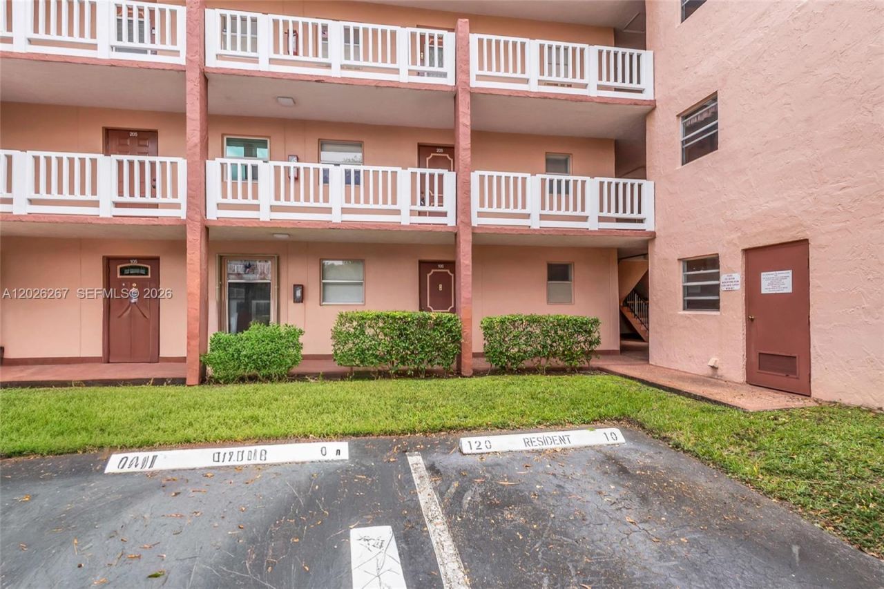 9601 Sunrise Lakes Blvd, Unit 106, Sunrise, FL 33322 Photo