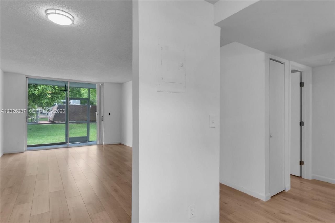 9601 Sunrise Lakes Blvd, Unit 106, Sunrise, FL 33322 Photo