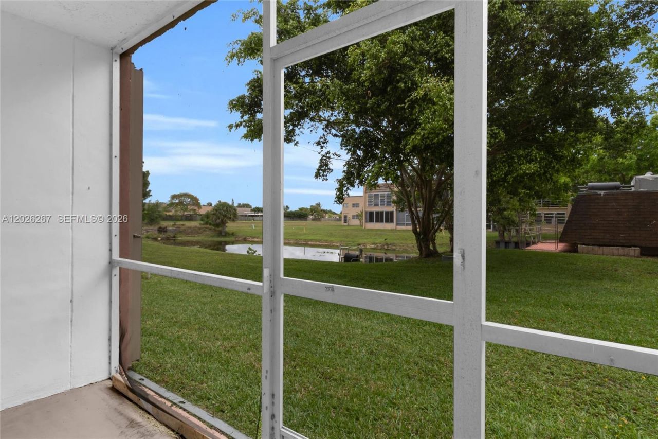 9601 Sunrise Lakes Blvd, Unit 106, Sunrise, FL 33322 Photo