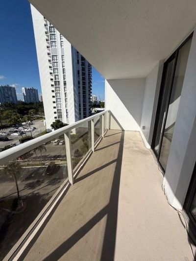 3701 N Country Club Dr , Unit 706, Aventura, FL 33180 Photo