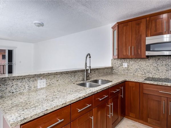 4390 W 12th Ln , Unit 18B, Hialeah, FL 33012
