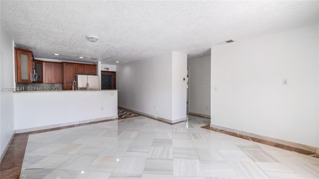 4390 W 12th Ln , Unit 18B, Hialeah, FL 33012 Photo