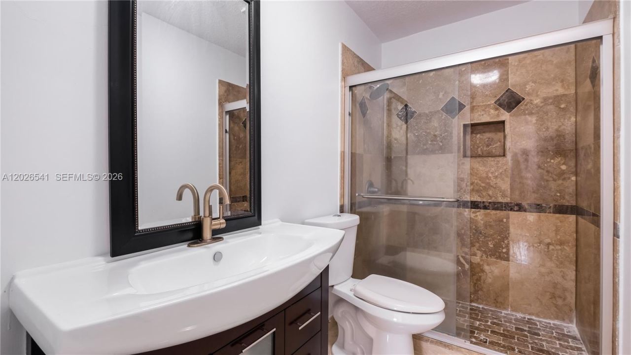 4390 W 12th Ln , Unit 18B, Hialeah, FL 33012 Photo