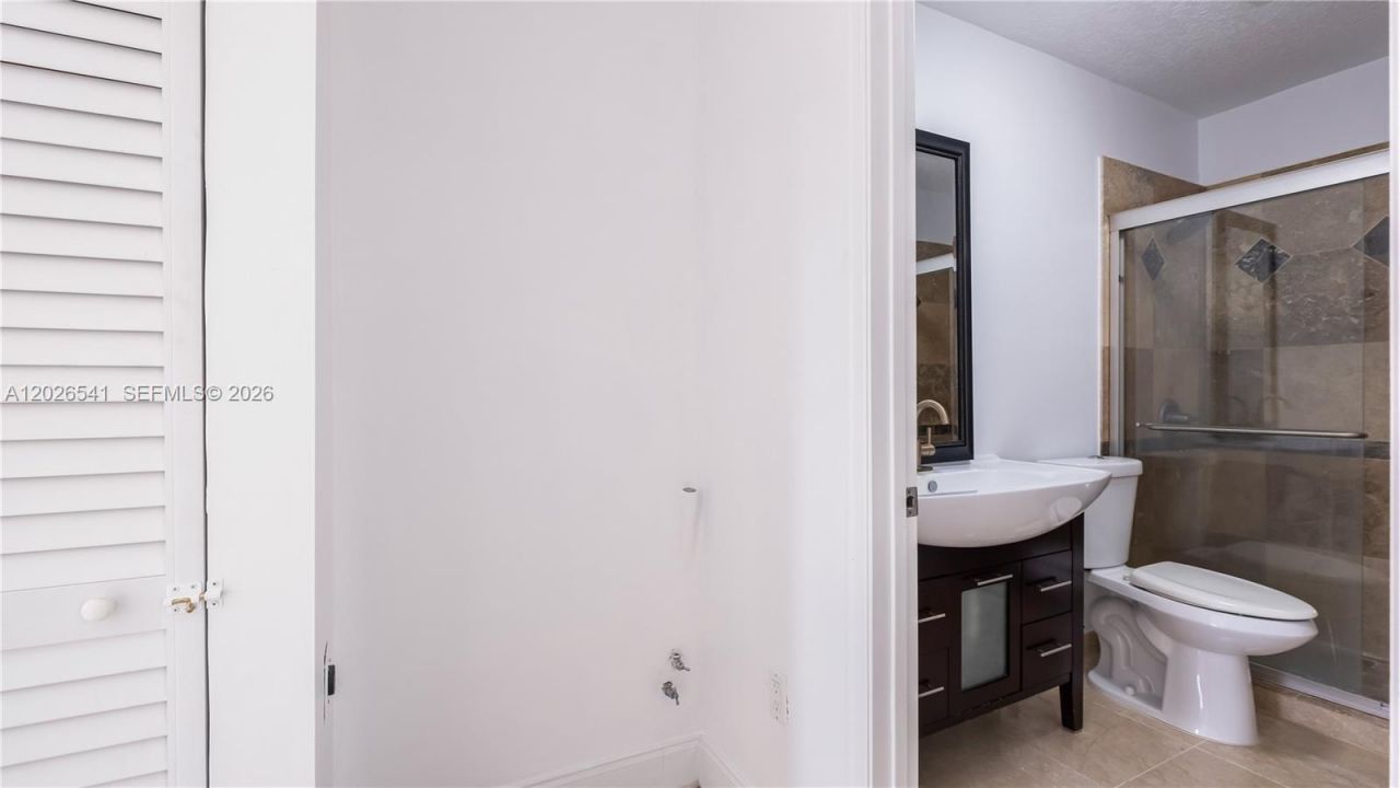 4390 W 12th Ln , Unit 18B, Hialeah, FL 33012 Photo