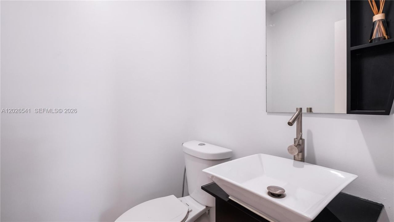 4390 W 12th Ln , Unit 18B, Hialeah, FL 33012 Photo
