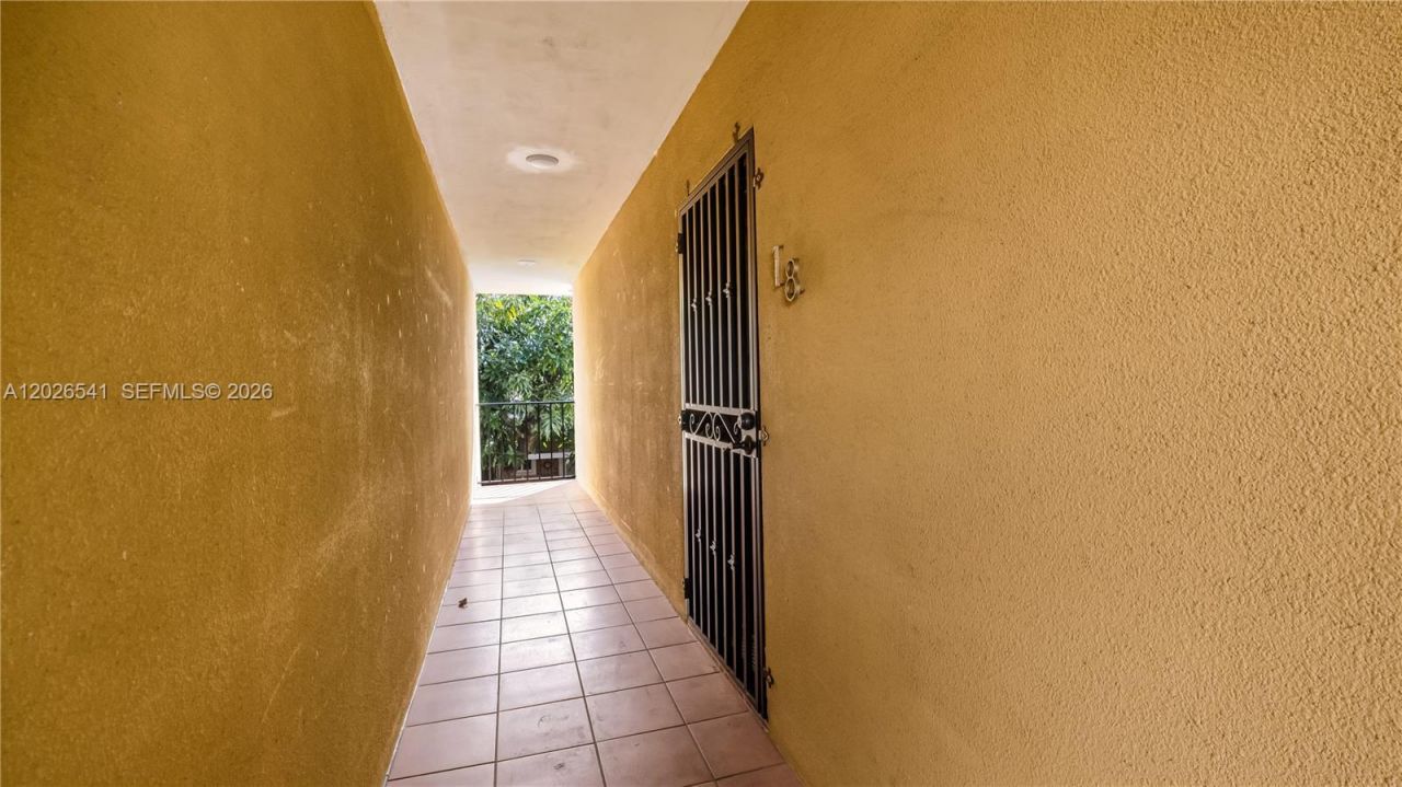 4390 W 12th Ln , Unit 18B, Hialeah, FL 33012 Photo