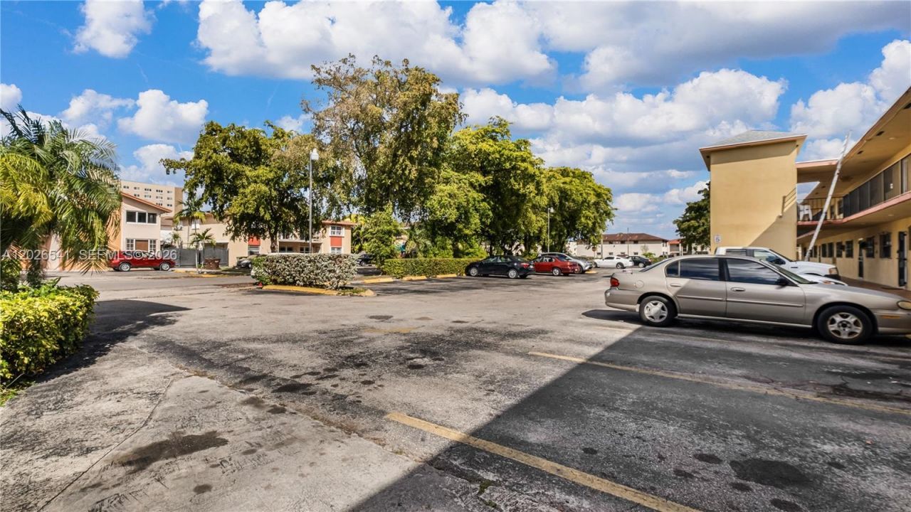 4390 W 12th Ln , Unit 18B, Hialeah, FL 33012 Photo