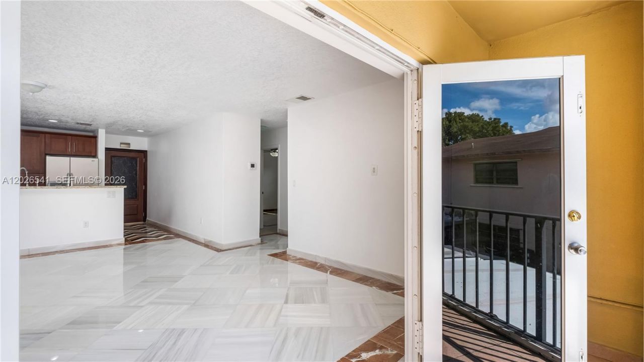 4390 W 12th Ln , Unit 18B, Hialeah, FL 33012 Photo