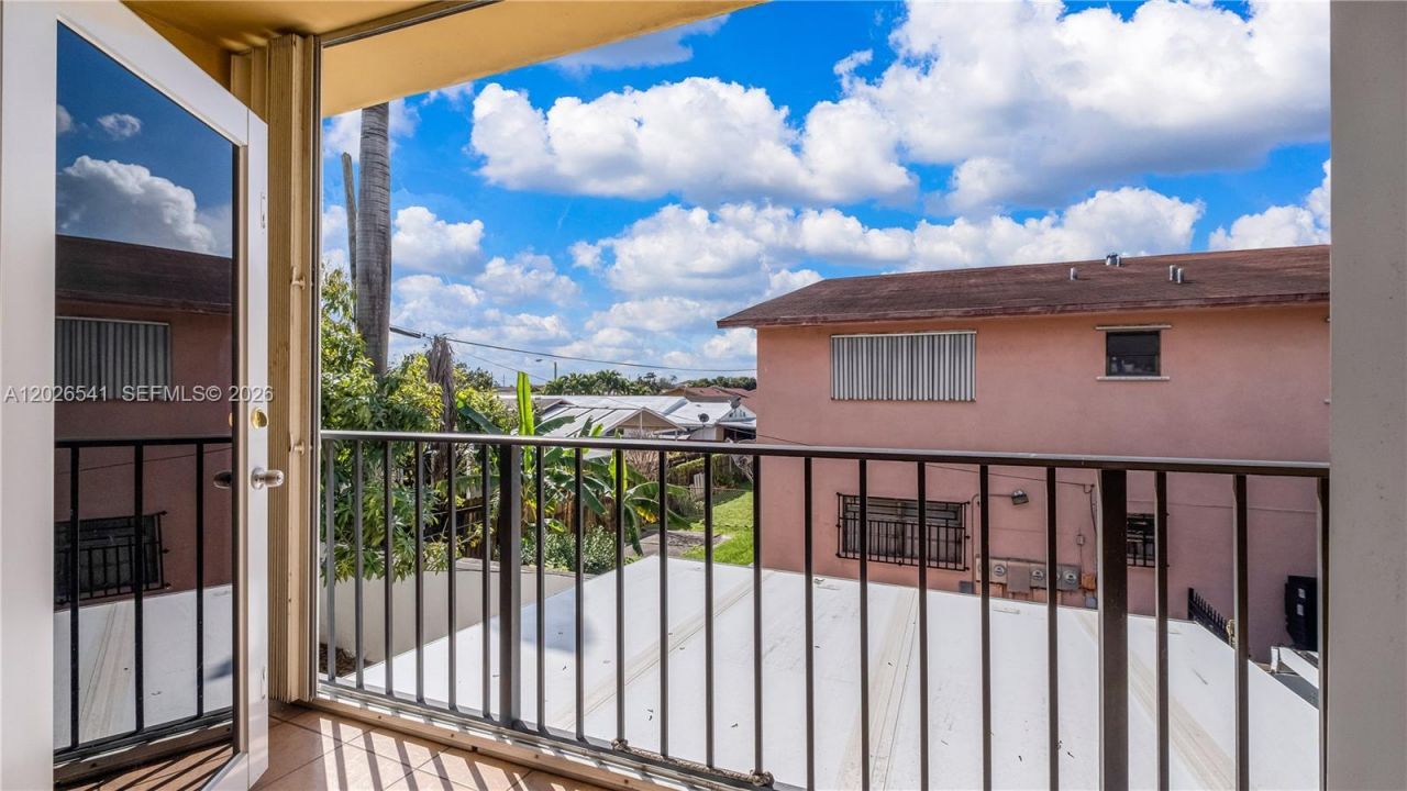 4390 W 12th Ln , Unit 18B, Hialeah, FL 33012 Photo