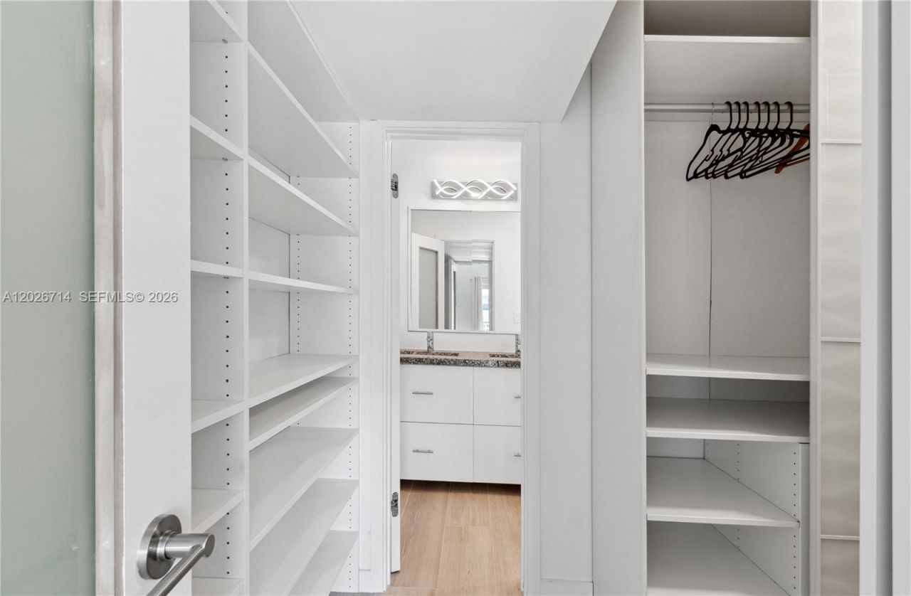 325 Ocean Dr , Unit 502, Miami Beach, FL 33139 Photo
