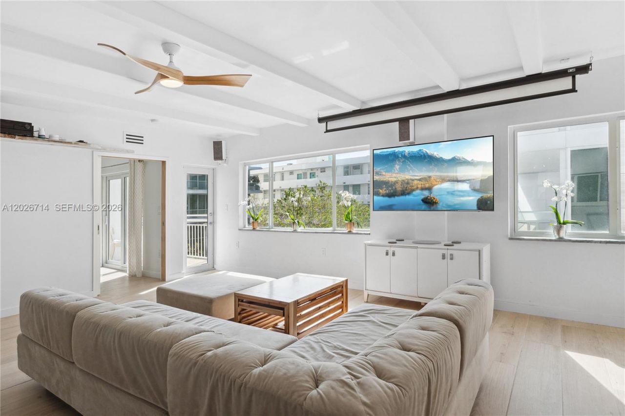 325 Ocean Dr , Unit 502, Miami Beach, FL 33139 Photo