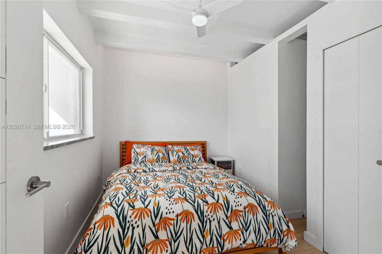 325 Ocean Dr , Unit 502, Miami Beach, FL 33139 Photo
