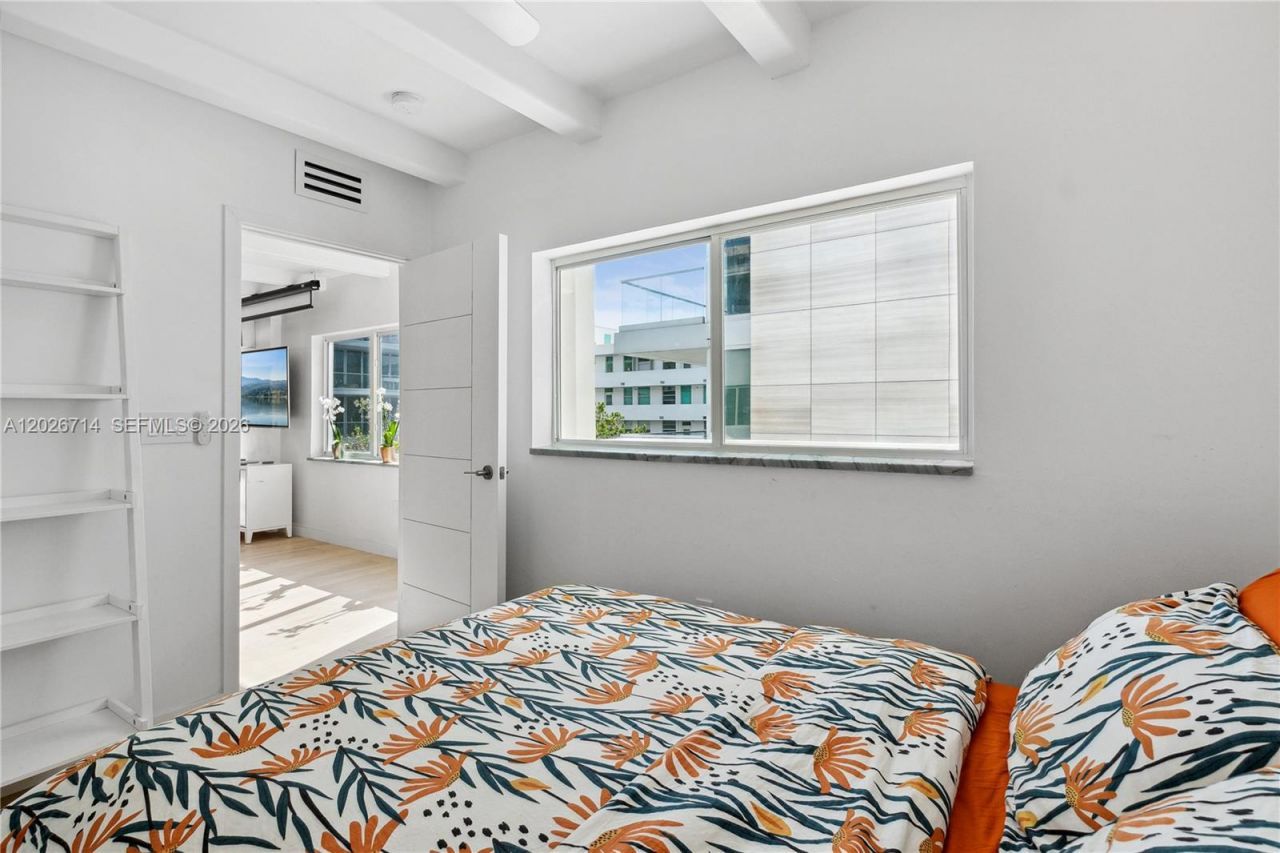 325 Ocean Dr , Unit 502, Miami Beach, FL 33139 Photo
