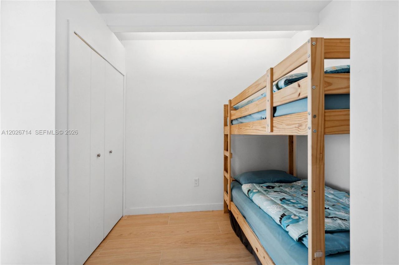 325 Ocean Dr , Unit 502, Miami Beach, FL 33139 Photo