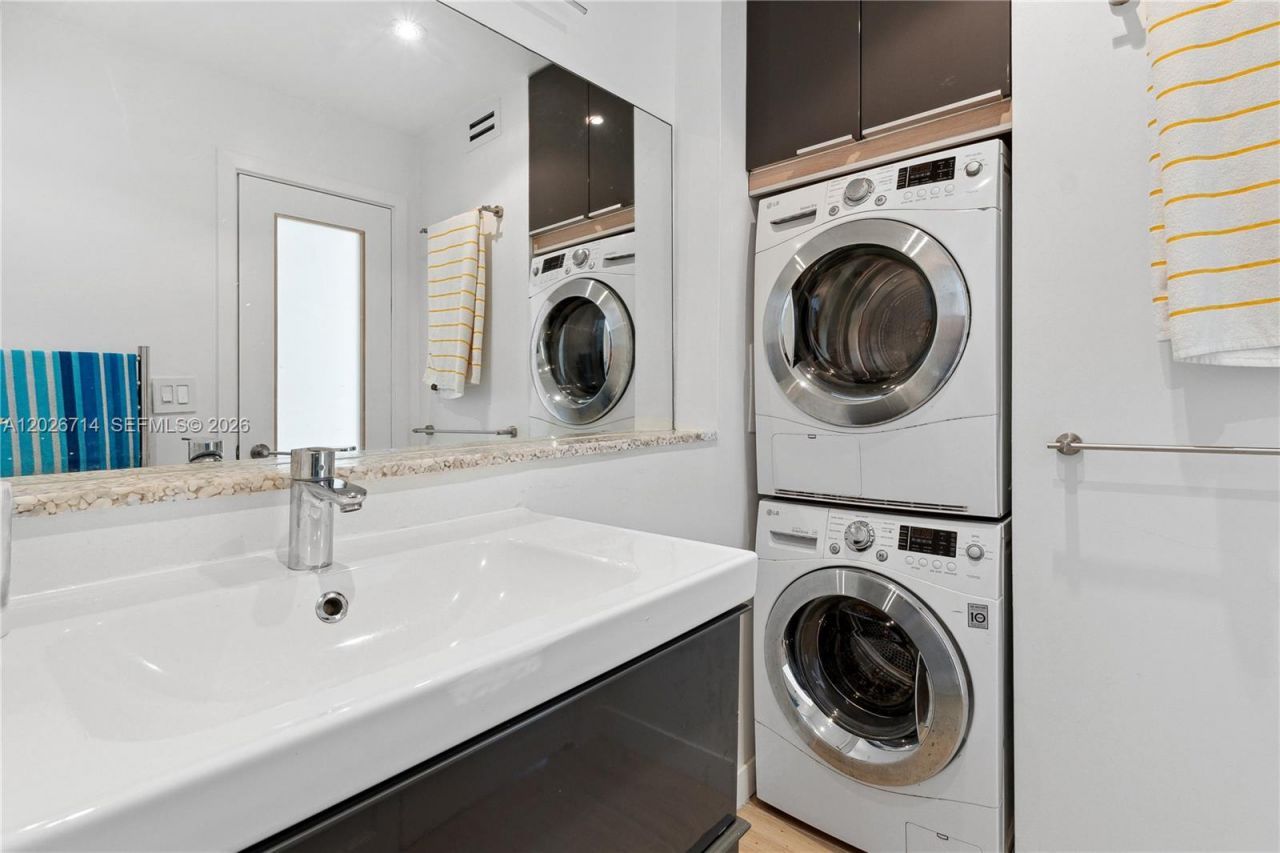 325 Ocean Dr , Unit 502, Miami Beach, FL 33139 Photo