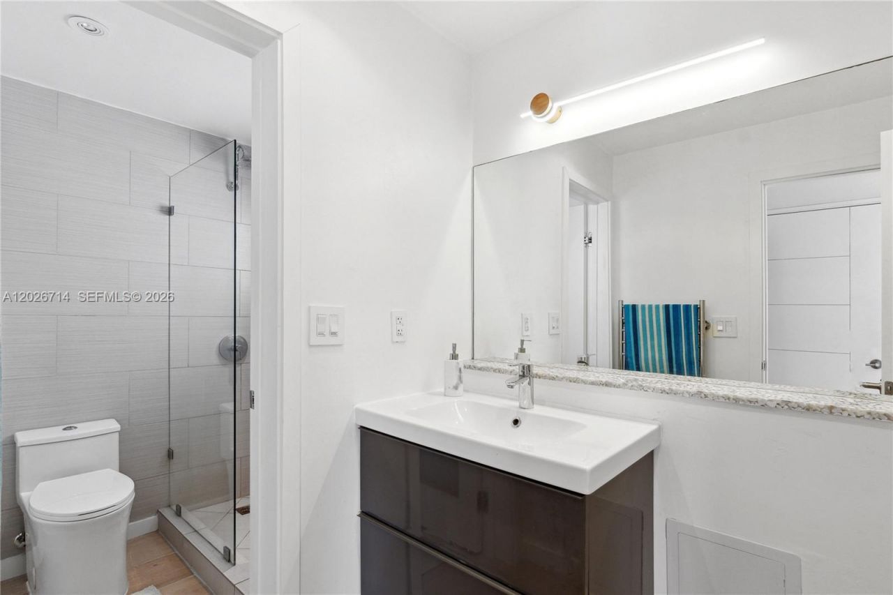 325 Ocean Dr , Unit 502, Miami Beach, FL 33139 Photo