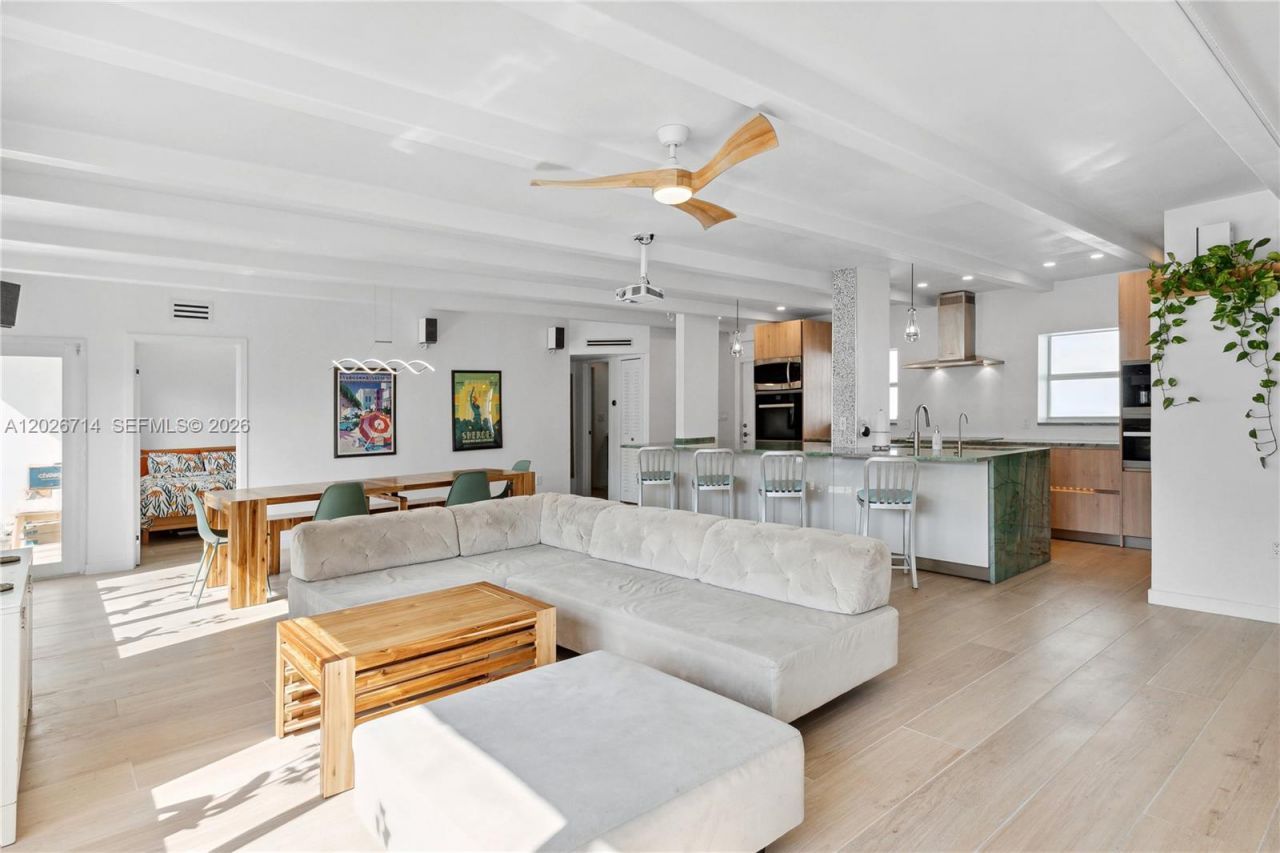 325 Ocean Dr , Unit 502, Miami Beach, FL 33139 Photo