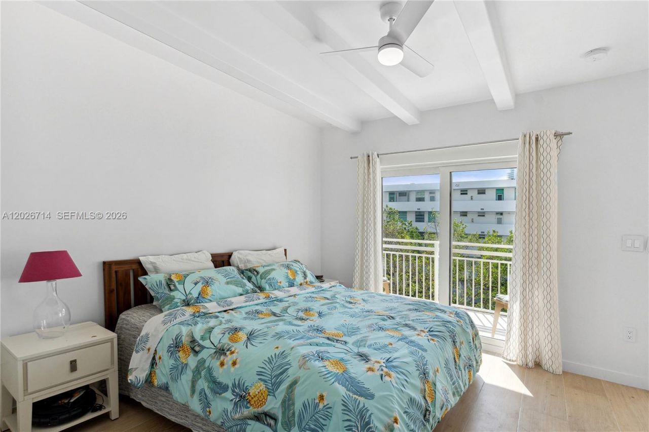 325 Ocean Dr , Unit 502, Miami Beach, FL 33139 Photo