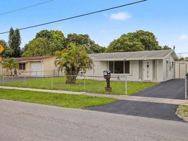 2000 N 58th Ave , Hollywood, FL 33021