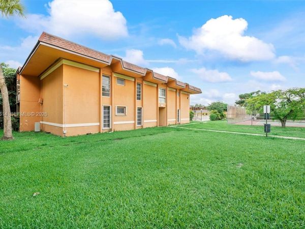 9445 SW 76th St , Unit U4, Miami, FL 33173