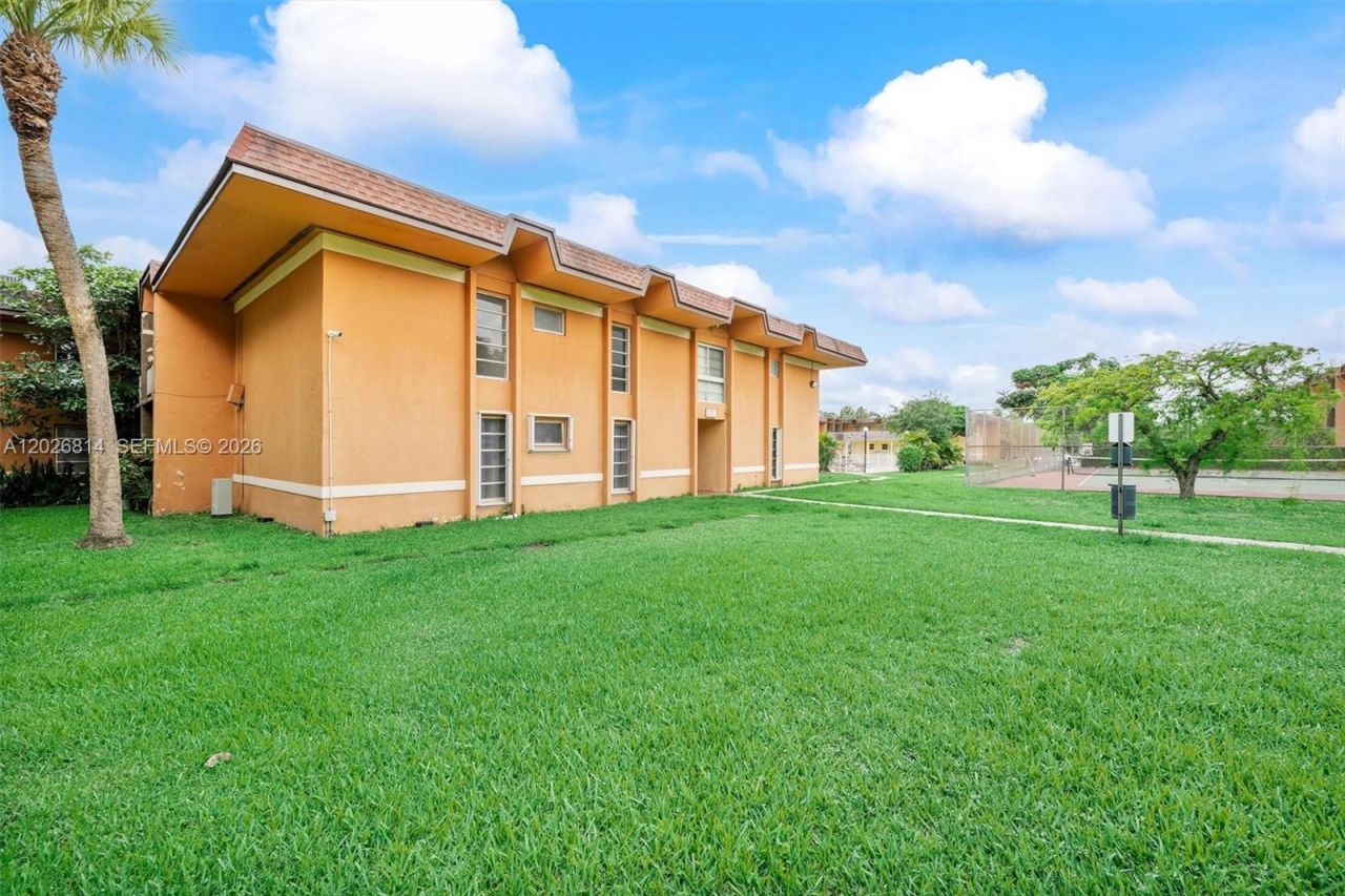 9445 SW 76th St, Unit U4, Miami, FL 33173 Photo