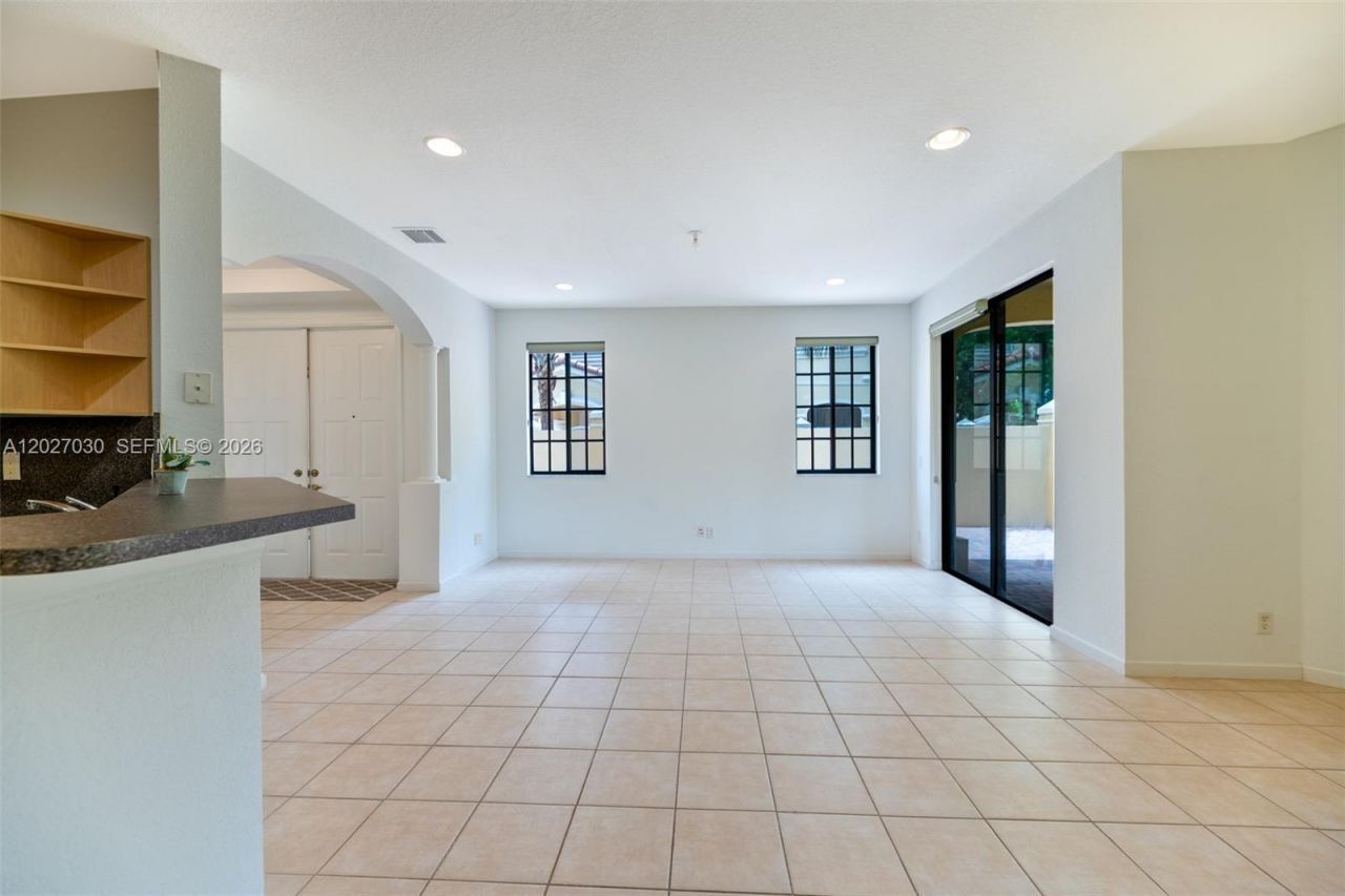 1695 Passion Vine Cir, Unit 22-1, Weston, FL 33326 Photo