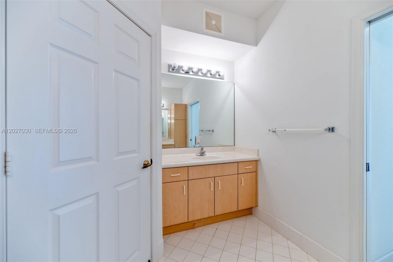 1695 Passion Vine Cir, Unit 22-1, Weston, FL 33326 Photo