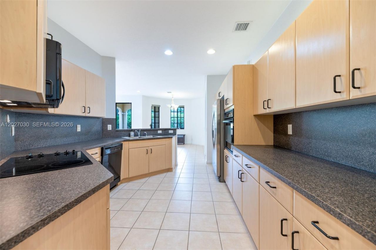 1695 Passion Vine Cir, Unit 22-1, Weston, FL 33326 Photo