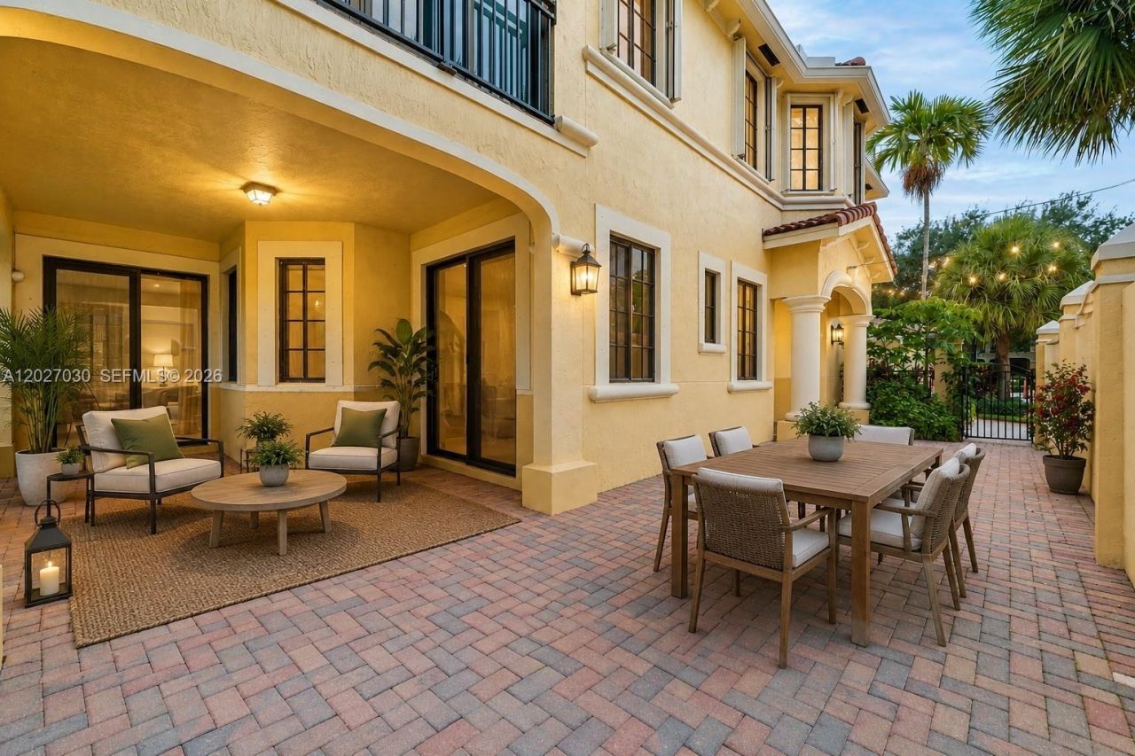 1695 Passion Vine Cir, Unit 22-1, Weston, FL 33326 Photo