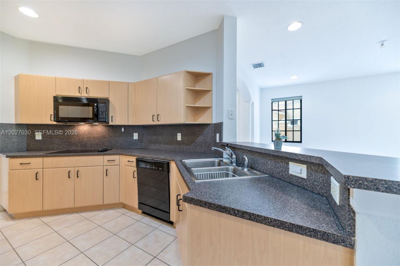 1695 Passion Vine Cir, Unit 22-1, Weston, FL 33326 Photo