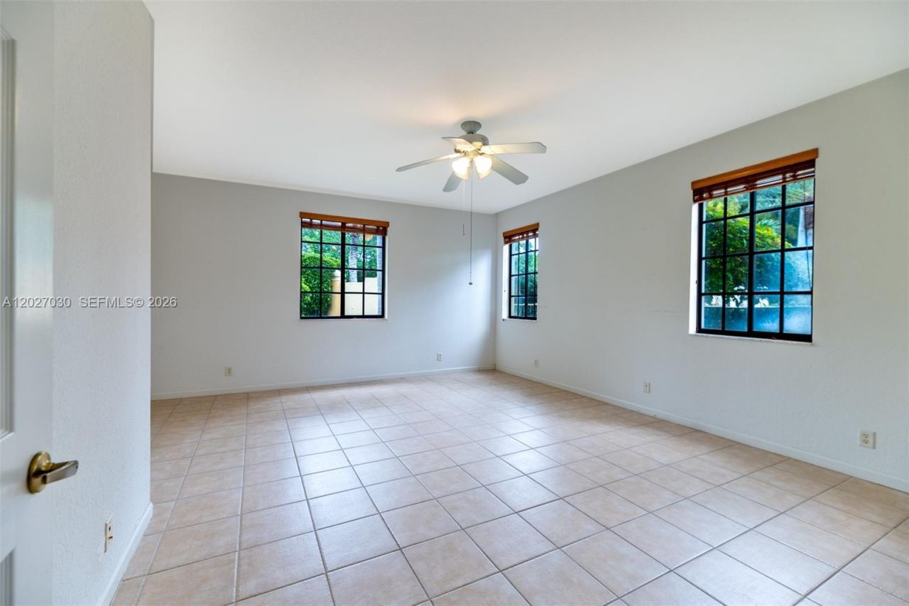 1695 Passion Vine Cir, Unit 22-1, Weston, FL 33326 Photo