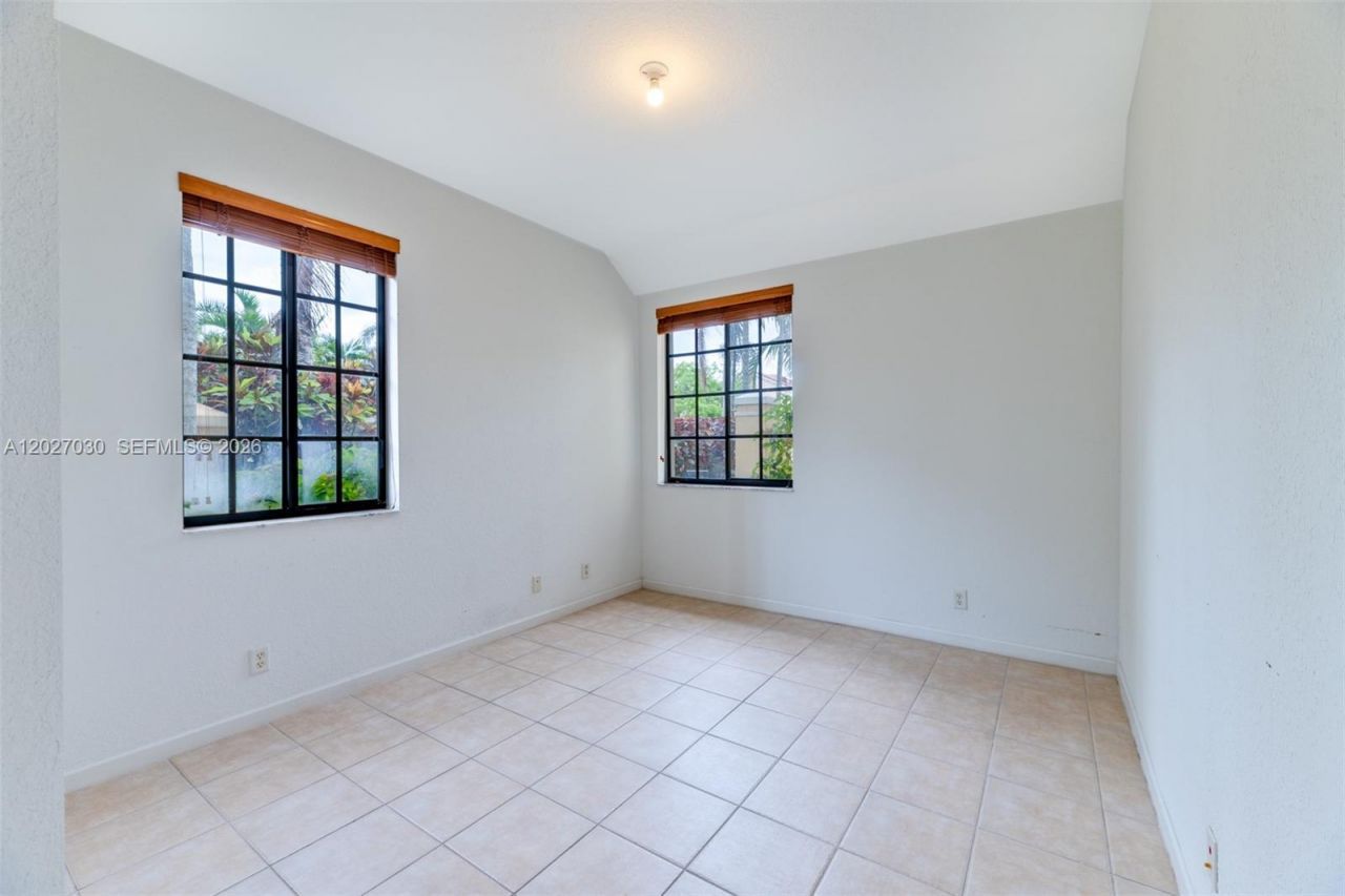 1695 Passion Vine Cir, Unit 22-1, Weston, FL 33326 Photo
