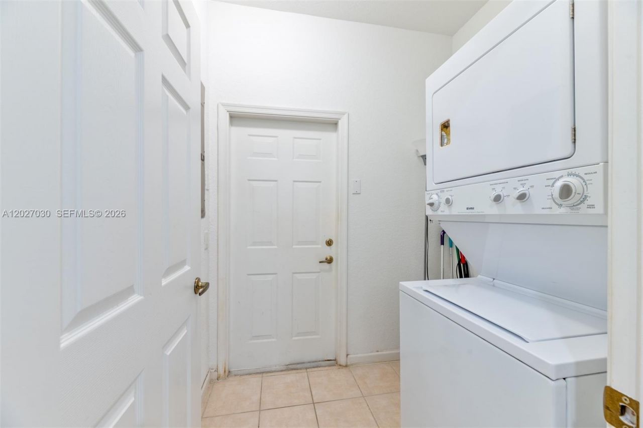 1695 Passion Vine Cir, Unit 22-1, Weston, FL 33326 Photo