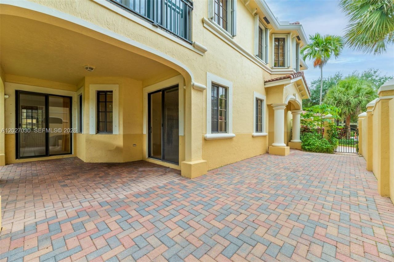 1695 Passion Vine Cir, Unit 22-1, Weston, FL 33326 Photo