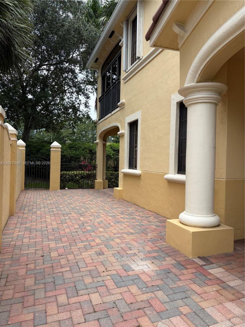 1695 Passion Vine Cir, Unit 22-1, Weston, FL 33326 Photo