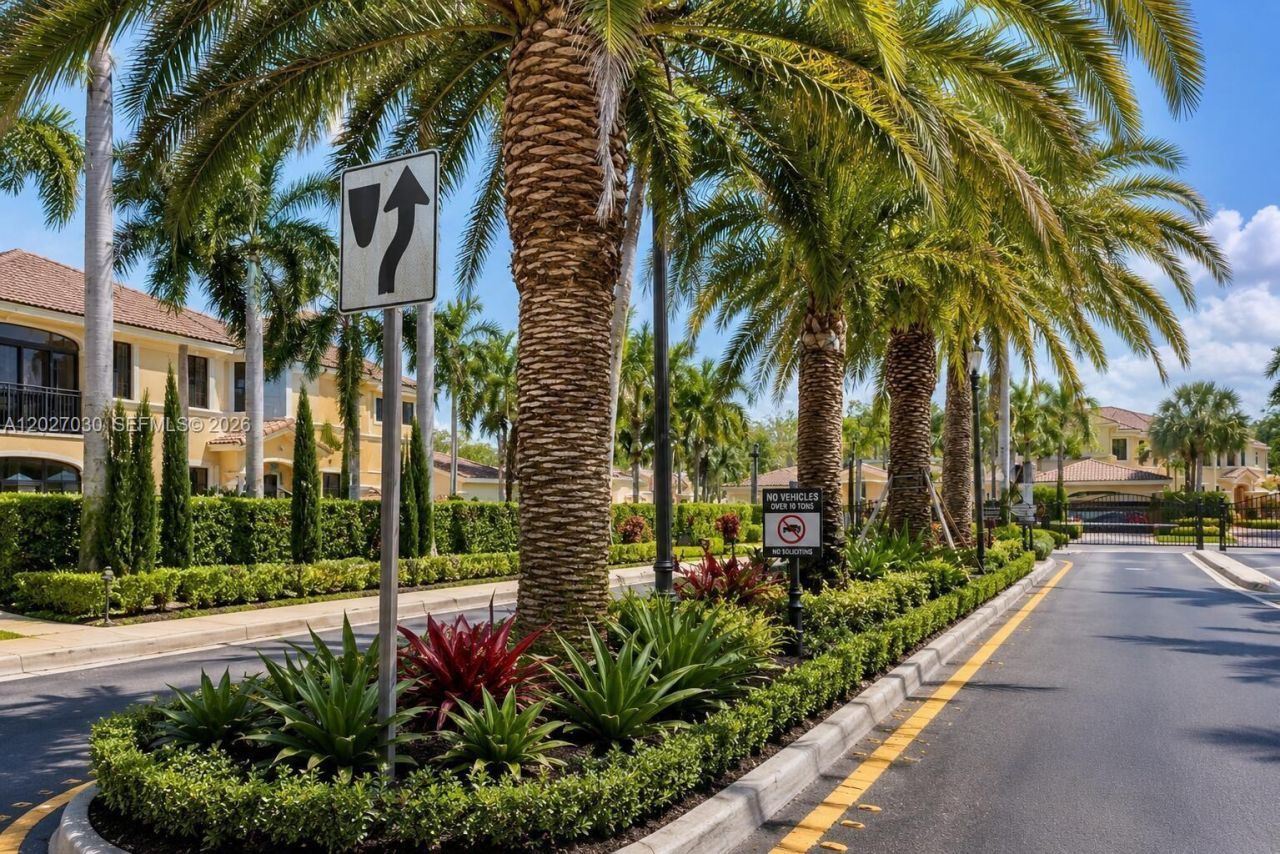1695 Passion Vine Cir, Unit 22-1, Weston, FL 33326 Photo