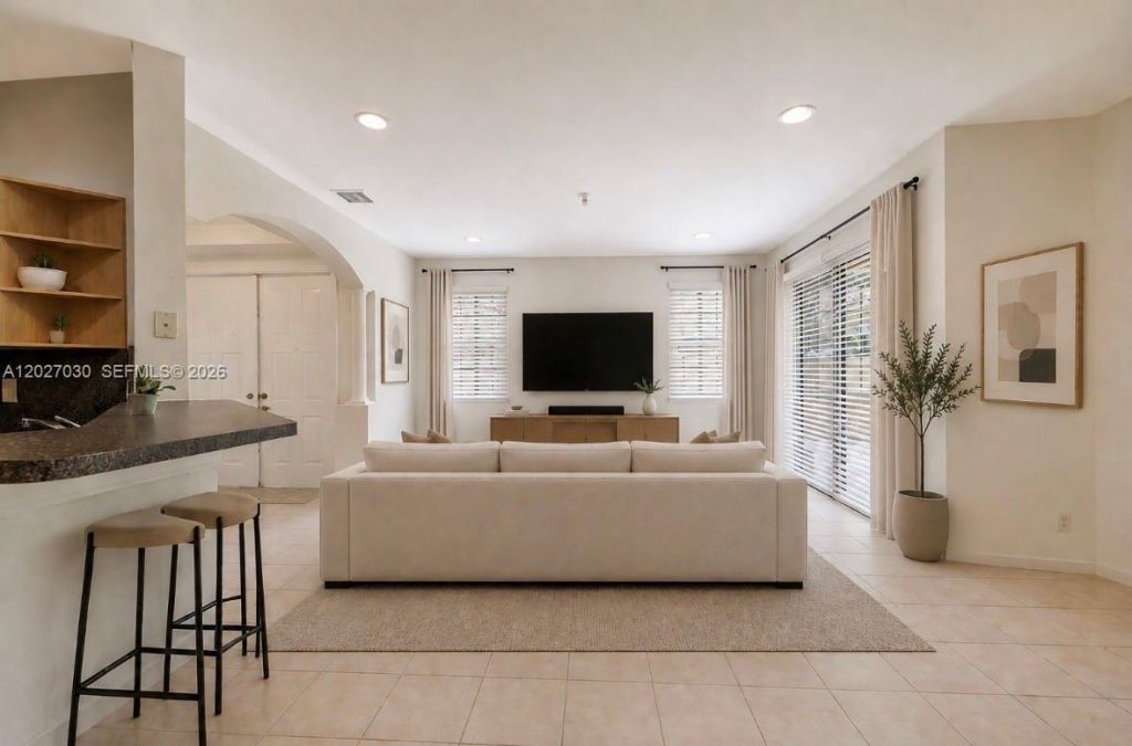1695 Passion Vine Cir, Unit 22-1, Weston, FL 33326 Photo