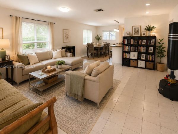 901 NE 2nd St , Hallandale Beach, FL 33009