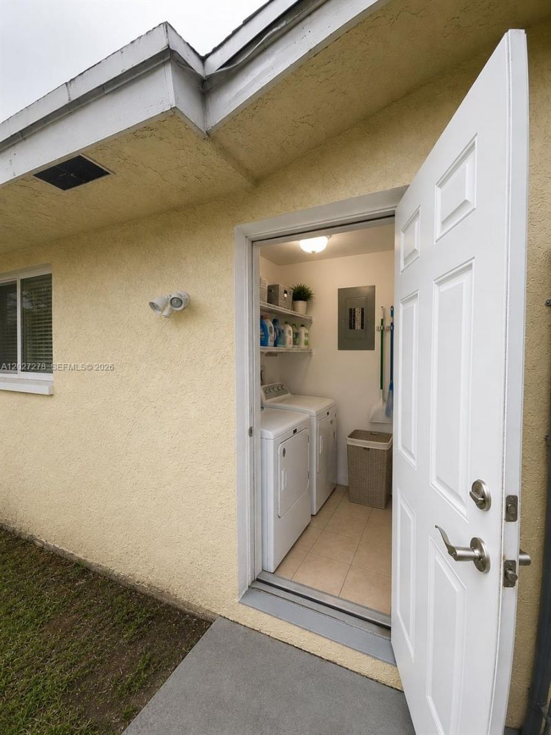 901 NE 2nd St , Hallandale Beach, FL 33009 Photo