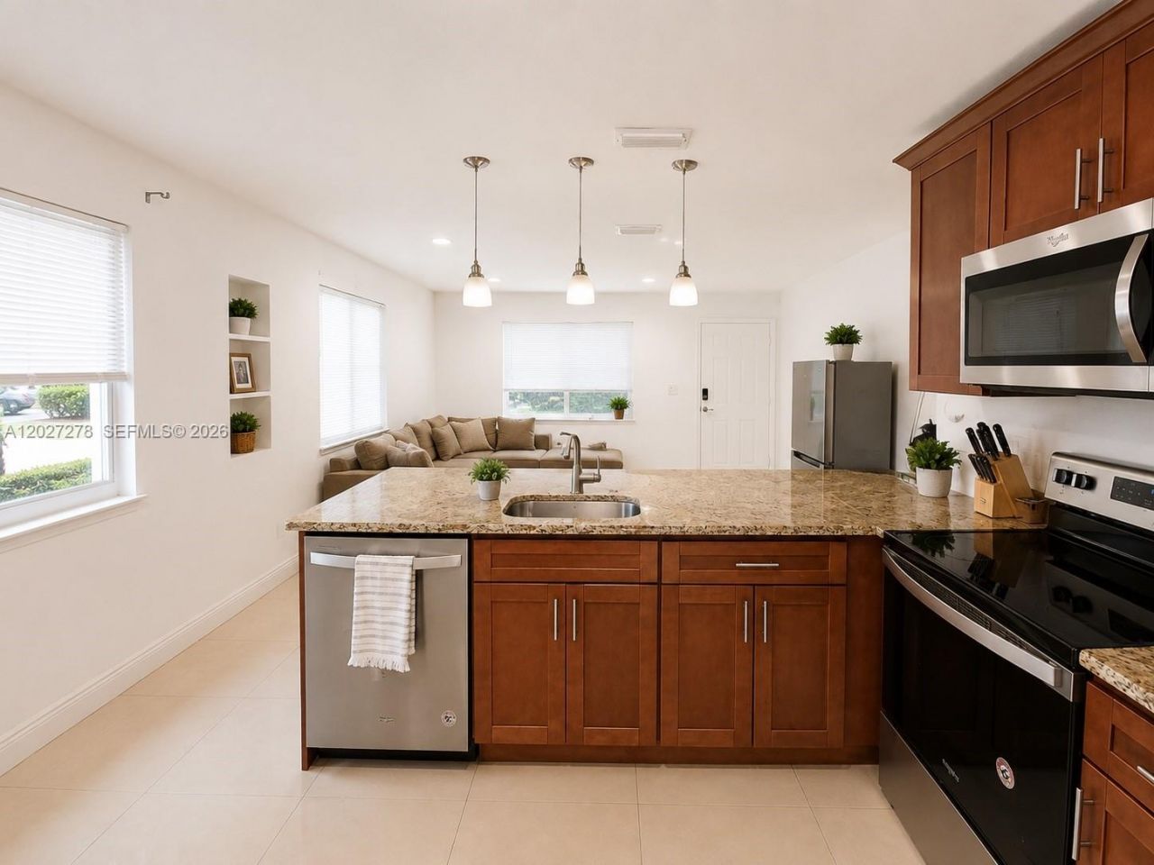 901 NE 2nd St , Hallandale Beach, FL 33009 Photo