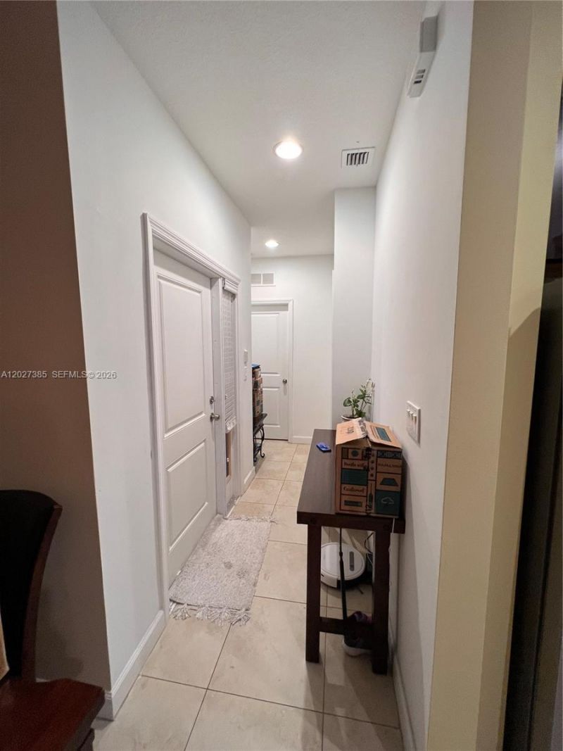 311 NE 194th Ln , Unit 311, Miami, FL 33179 Photo
