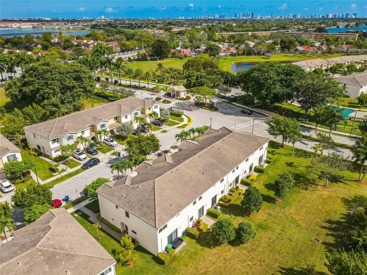 311 NE 194th Ln , Unit 311, Miami, FL 33179 Photo