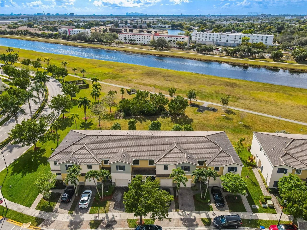 311 NE 194th Ln , Unit 311, Miami, FL 33179 Photo