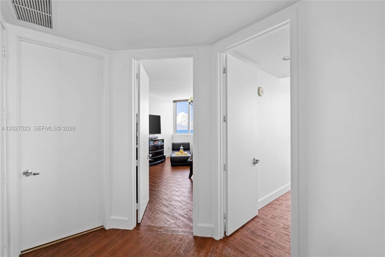 18201 Collins Ave , Unit 4209, Sunny Isles Beach, FL 33160 Photo
