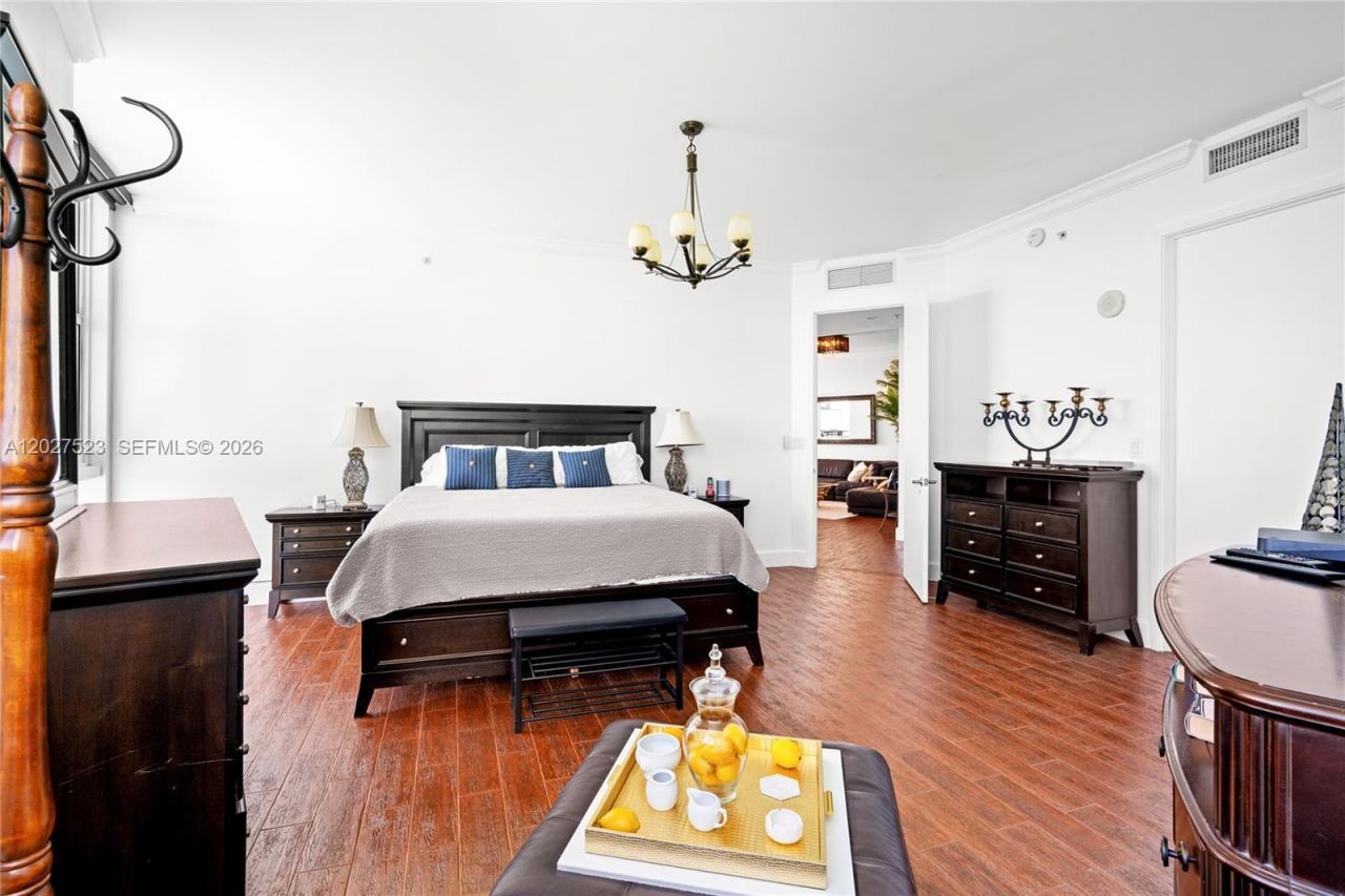 18201 Collins Ave , Unit 4209, Sunny Isles Beach, FL 33160 Photo