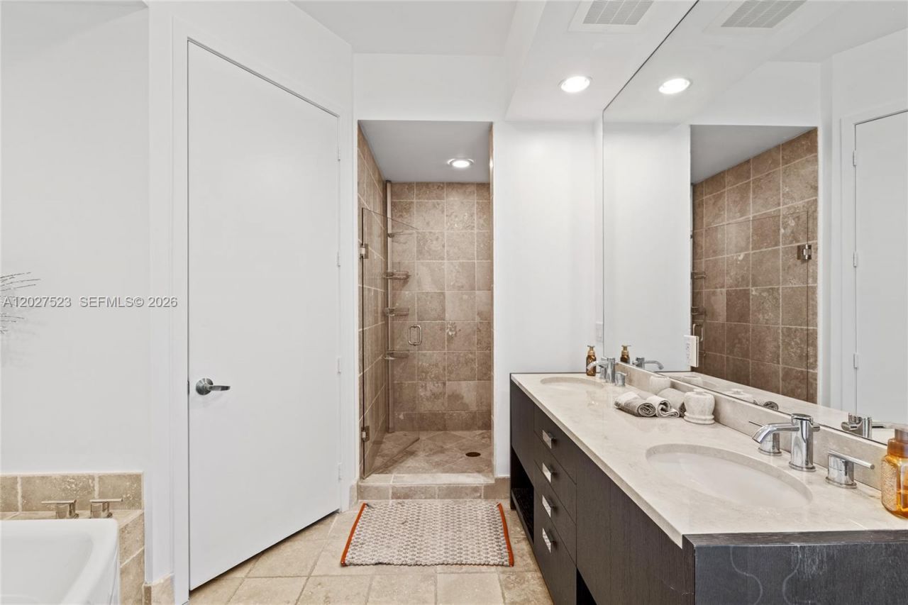 18201 Collins Ave , Unit 4209, Sunny Isles Beach, FL 33160 Photo