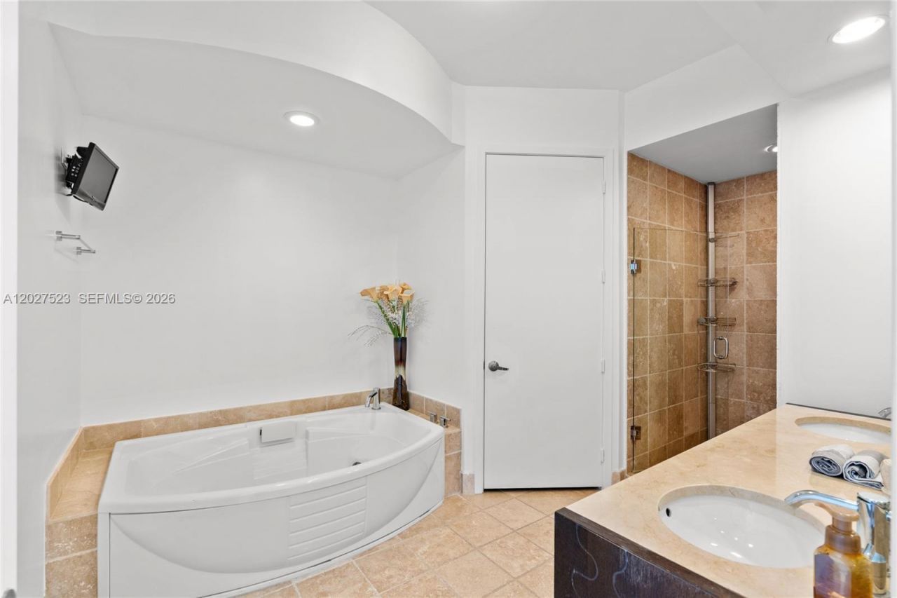 18201 Collins Ave , Unit 4209, Sunny Isles Beach, FL 33160 Photo