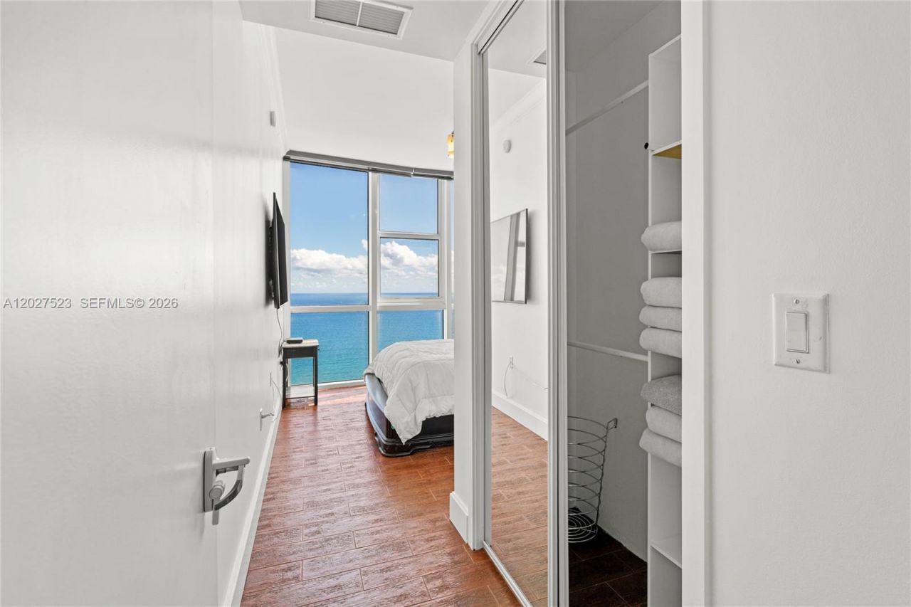 18201 Collins Ave , Unit 4209, Sunny Isles Beach, FL 33160 Photo