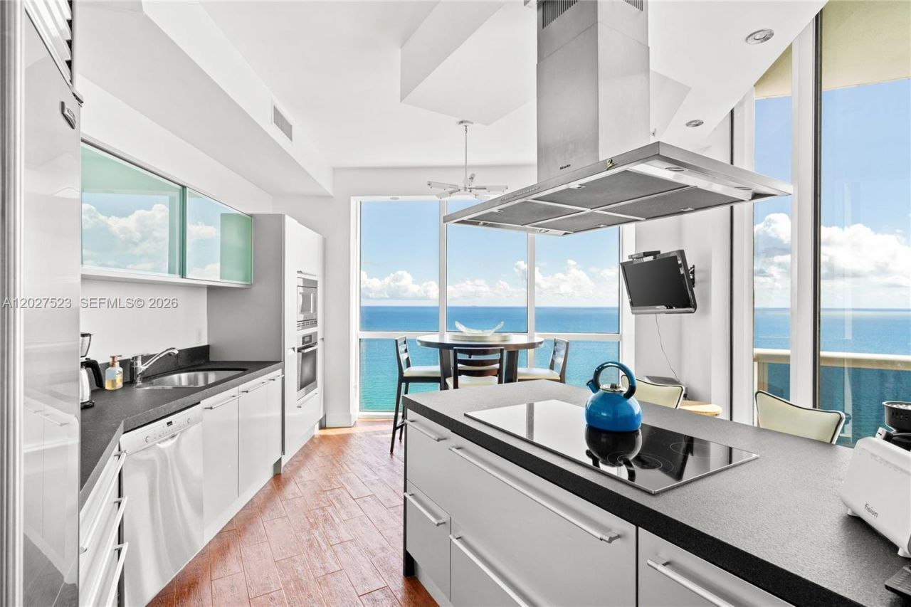 18201 Collins Ave , Unit 4209, Sunny Isles Beach, FL 33160 Photo